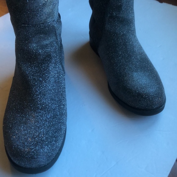 Never worn glitter over the kneeboots with stretch in the back. Unisa size 7.5 M - Picture 2 of 5